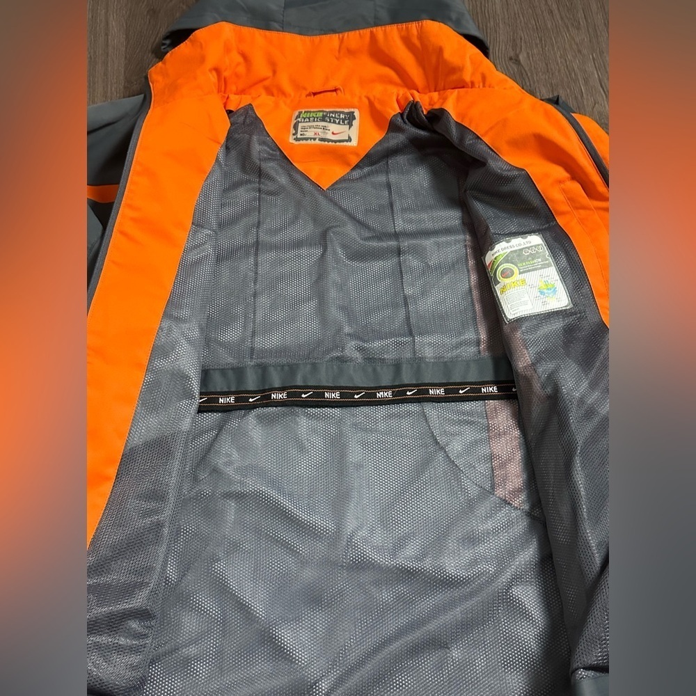 Nike Jacket - Picture 7 of 11